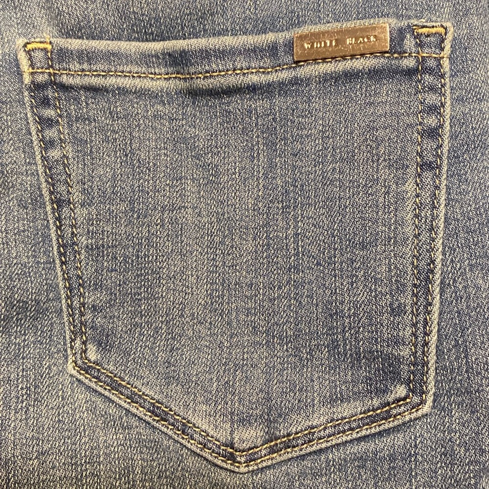 White black every day soft slim jeans size 0 gently used -good condition